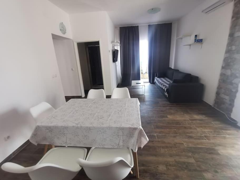 Apartmani Viktorija Fažana Екстериор снимка