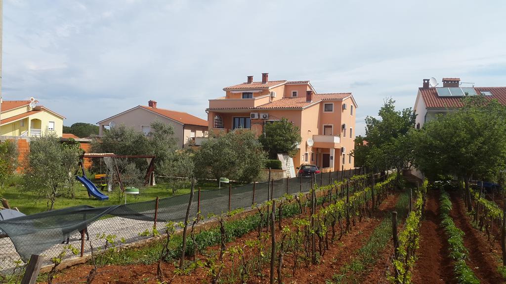 Apartmani Viktorija Fažana Екстериор снимка